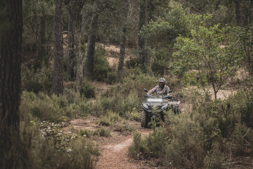 hombre con Quad © jordirenart