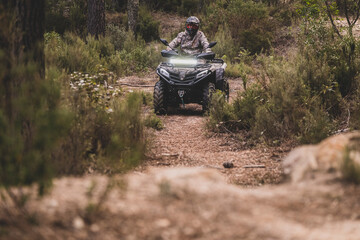 hombre con Quad