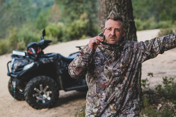 Obraz premium hombre con Quad