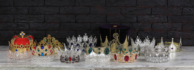 Set of crowns with gemstones