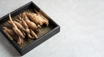 deodeok, mountain herb whose roots have restorative properties	