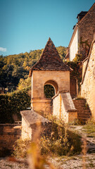 Vieille maison dans la campagne fran&ccedil;aise l'&eacute;t&eacute;