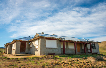Fototapeta na wymiar Abondoned Housing at Carrizo Plain National Monument