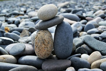 Fototapeta na wymiar A tower of pebbles on a stony beach.