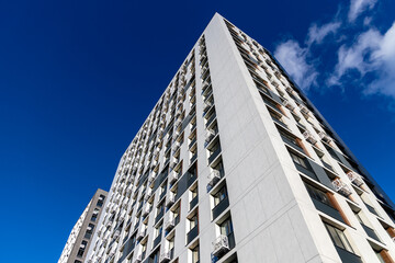 Obraz premium The facade of the new residential high-rise buildings against the sky 