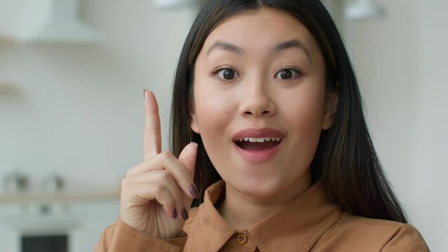 Portrait thoughtful dreaming Asian korean woman girl in kitchen think thought pondering search solution excited chinese businesswoman come up with idea eureka good plan raise finger insight brainstorm