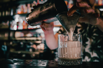 man hand bartender making cocktail in glass on the bar counter