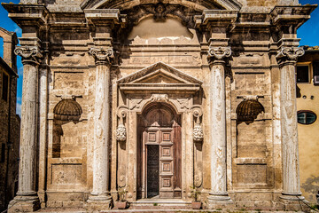 Obraz premium entrance to the church