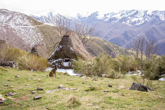 old teito in the "LA Corra" bra&ntilde;a, near Puerto San Lorenzo, in the council of Somiedo