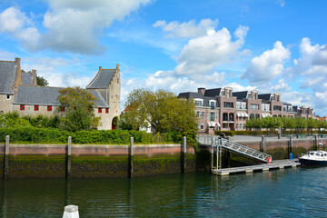 Obraz premium Canal at the old harbor in the old town of Zierikzee, Netherlands