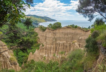 Breathtaking view of rocky Cathedral Cliffs with lush vegetation by the Gore Bay in New Zealand