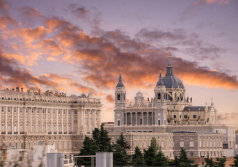 Fototapeta na wymiar Madrid skyline with Santa Maria la Real de La Almudena Cathedral and the Royal Palace during sunset. 