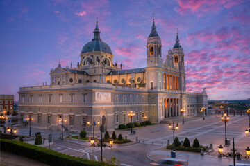 Fototapeta premium Madrid skyline with Santa Maria la Real de La Almudena Cathedral and the Royal Palace during sunset. 