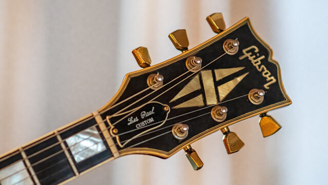 Fragment from Gibson Le Paul Custom guitar in Studio