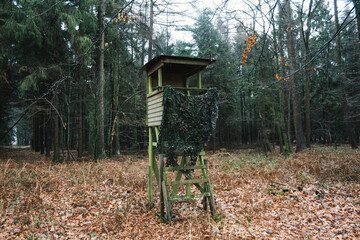 Tree stand or deer stand, open or enclosed platform used by hunters