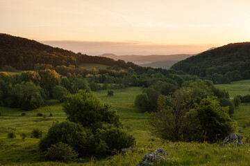 Obraz premium Randecker Maar in summer - Sunrise - view to Drei Kaiserberge -Landscape in Swabian Alb, highlands Germany.