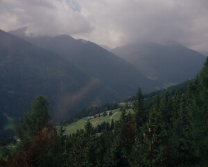 Obraz premium kleines Dorf in den Bergen