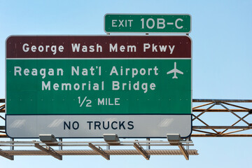 Directional sign to Reagan International airport on Interstate 395 (I-395), Washington DC area, USA - 579513766