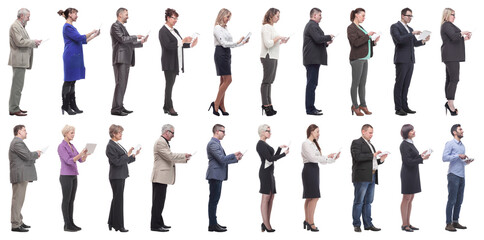 Obraz premium group of people holding tablet and looking ahead