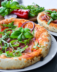 pizza with ham and tomatoes