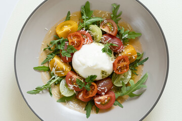 tomato burrata salad top view, 부라타 치즈 샐러드