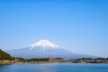 静岡県富士宮市田貫湖と富士山