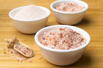 White bowls with coarse and fine pink sea salt.