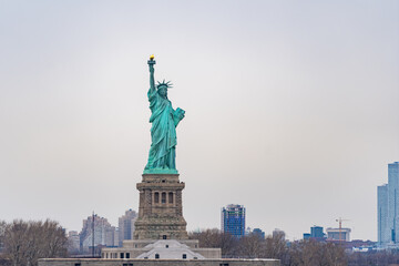 ニューヨーク湾から見る自由の女神像