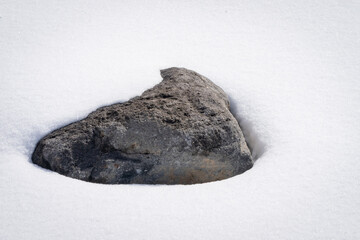 Fototapeta na wymiar rocks in the snow