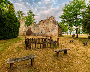Unnamed temple riun from Arpad age. There is near by Radliget village.
