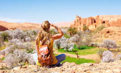 Traveler woman in Morocco- Tamedakhte village, Kasbah near ait ben haddou - obrazy, fototapety, plakaty