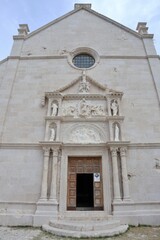 Fototapeta na wymiar Isole Tremiti - Entrata della Chiesa di Santa Maria a Mare