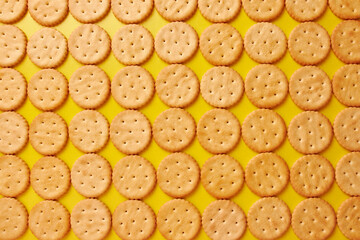 We lay out the background from round cookies. A tasty and sweet snack.