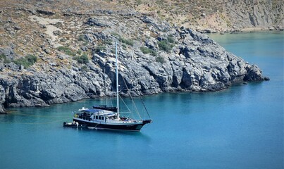 village de Lindos en grece bateau a voile 