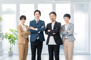 Obraz premium ジャケットを着た日本人男女