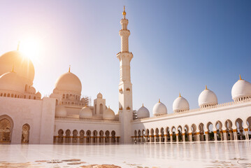 Fototapeta na wymiar Sheikh Zayed Grand Mosque of white marble in Abu Dhabi, UAE