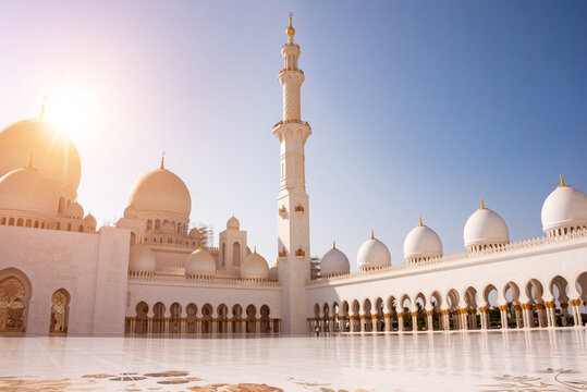 Sheikh Zayed Grand Mosque of white marble in Abu Dhabi, UAE