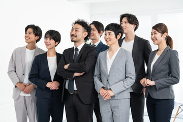 Fototapeta premium ジャケットを着た日本人男女