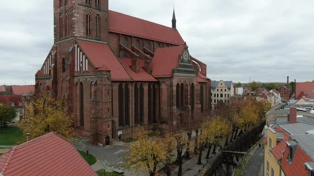 Nikolaikirche in Wismar Hansestadt an der Ostseek&uuml;ste, Luftaufnahme, von oben aus der luft, Mecklenburg-vorpommern Ostsee