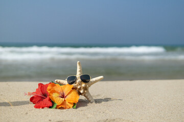 Obraz premium ビーチとワイングラス