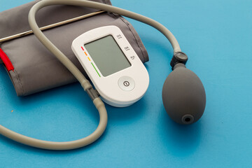 White blood pressure monitor for blood pressure and heart rate