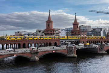 Naklejka na ściany i meble Yellow U-Bahn train crossing over the Oberbaum Bridge in Berlin