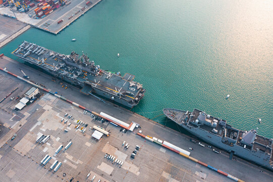 Amphibious Assault Ship USS Makin Island (LHD 8). Wasp Class Amphibious Assault Ship, USS John P. Murtha (LPD-26) San Antonio-class Amphibious Transport Dock Ship Of The United States Navy,