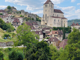 Landscape vue on old histrical small french town Saint Cirq Lapopie 