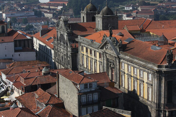 Fototapeta premium street view of Porto, red roofs 