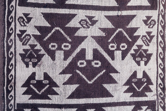  textile Paracas Nazca Peru, culture with great weavers from the year 700 BC with mythological figures  with cotton fibers and alpaca with a polychrome Andean civilization