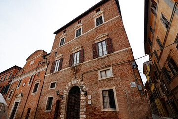 Fototapeta na wymiar Jesi Haus an der Piazza Angelo Colocci