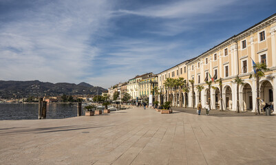 Fototapeta na wymiar The beautiful lakeside promenade in Salò