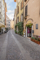 Fototapeta na wymiar Beautiful street in the historic center of Salò