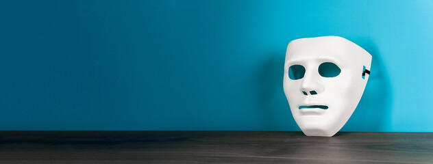 White mask on the table - obrazy, fototapety, plakaty